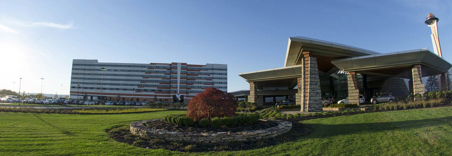 Exterior shot of Mohegan Sun Pocono on a sunny day